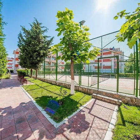 Studio - Sleeps 4 & Access To Pools 公寓 *
