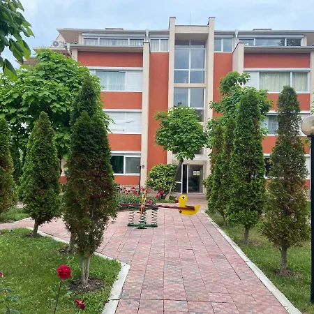 Studio - Sleeps 4 & Access To Pools 公寓