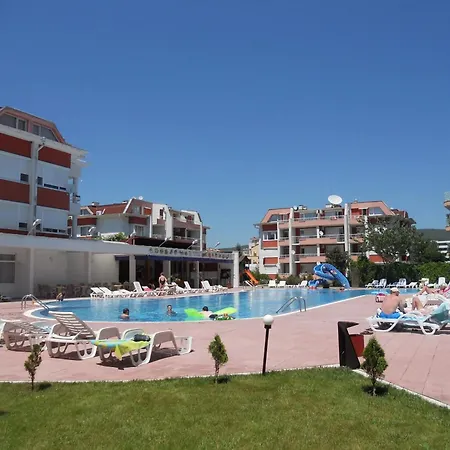 Studio - Sleeps 4 & Access To Pools 阳光海滩