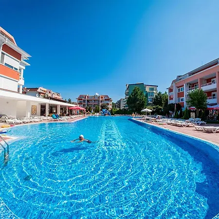 Studio - Sleeps 4 & Access To Pools 公寓